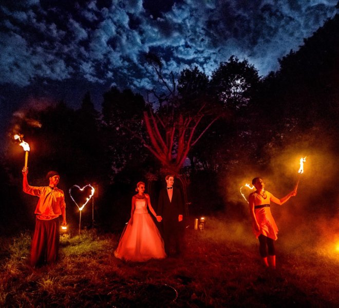 Feuershow unter freien Himmel in Solignen