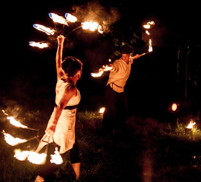 Feuerfächer Brautpaar bei Feuershow in Solingen