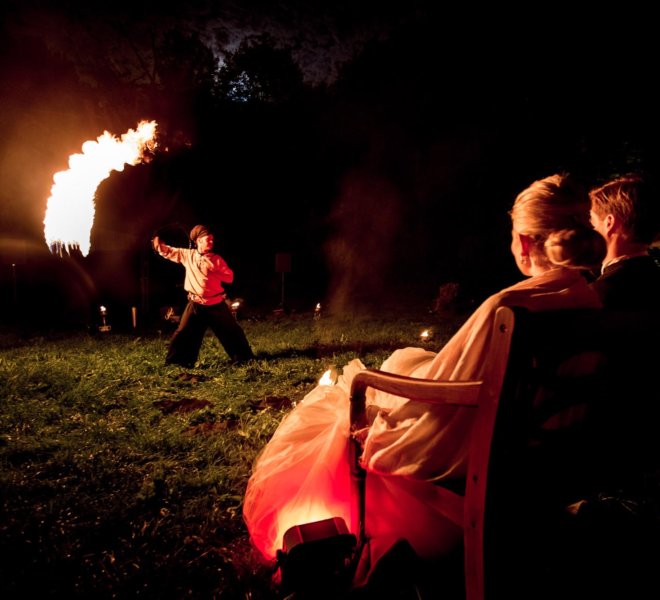 Komet Brautpaar bei Feuershow in Solingen