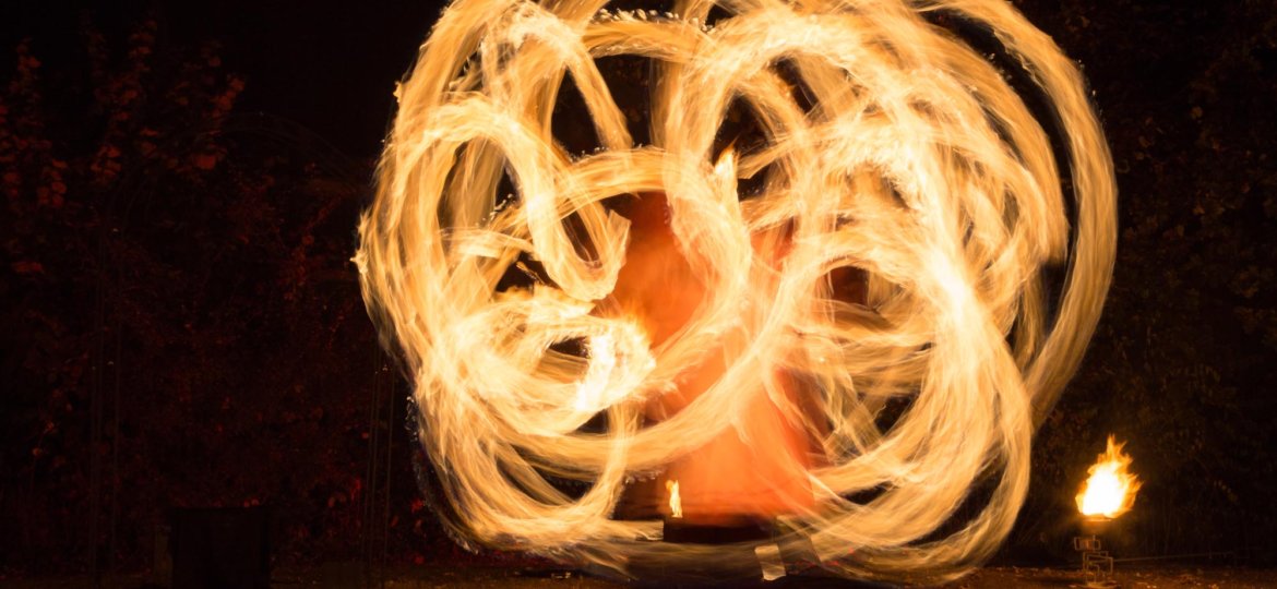 Langzeitbelichtung Feuerpoi bei Feuershow in Hamm