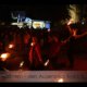 Choreographie in Feuershow bei Wald leuchtet